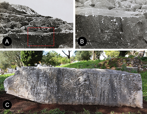 Una serie de tres fotografías muestran una roca con inscripciones antiguas, una en blanco y negro con un recuadro rojo, un acercamiento en blanco y negro de las inscripciones y una fotografía a color de la roca en un entorno al aire libre con césped y árboles.

Descripción generada con IA