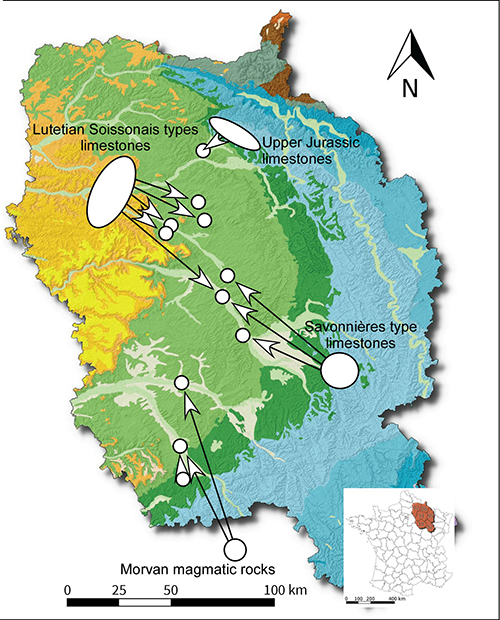 Mapa geológico que muestra diferentes tipos de formaciones rocosas y calizas en una región con flechas indicando movimientos o relaciones entre ellas y una brújula para orientación.

Descripción generada con IA